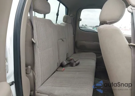 2000 Toyota Tundra Sr5 V8 z USA, uszkodzony, nr VIN 5TBBT4412YS079960